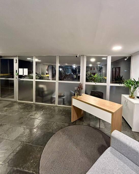 Elegante - Garagem - Ao Lado Metro Apartment